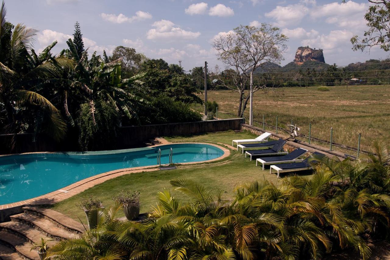 Hotel Royal Rock Sigiriya Exterior foto