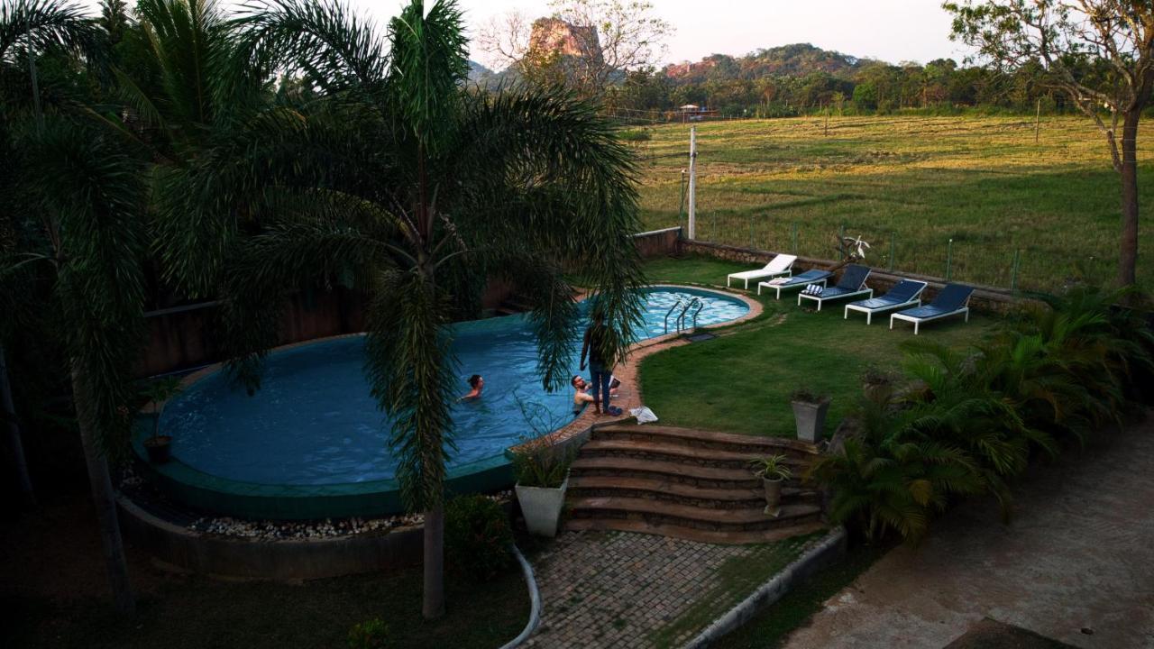 Hotel Royal Rock Sigiriya Exterior foto